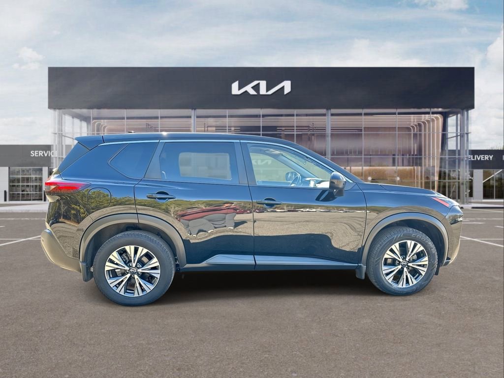 Used 2023 Nissan Rogue SV image 9