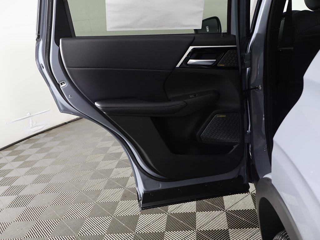 New 2025 Mitsubishi Outlander SE image 28