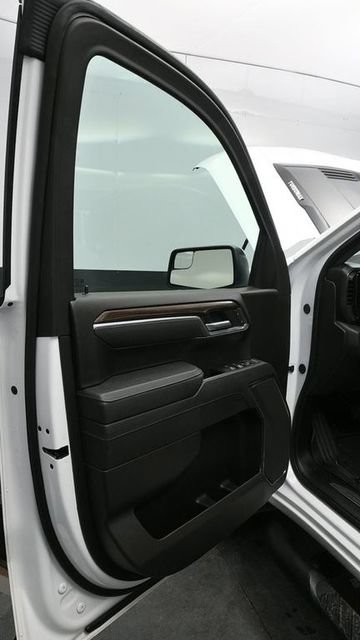Used 2025 Chevrolet Silverado 1500 LT Trail Boss w/ Protection Package AWD/4WD image 17