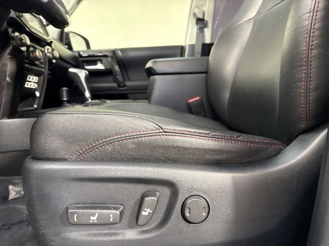Used 2018 Toyota 4Runner TRD Off-Road Premium AWD/4WD image 21