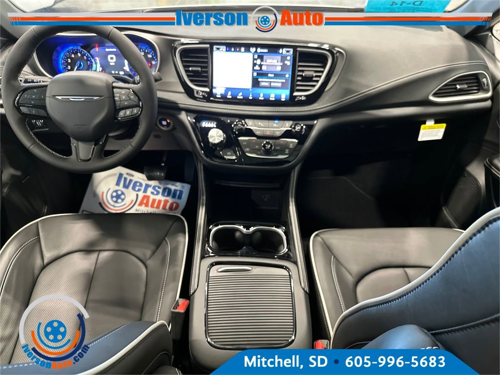 New 2027 Chrysler Pacifica Limited AWD/4WD image 26