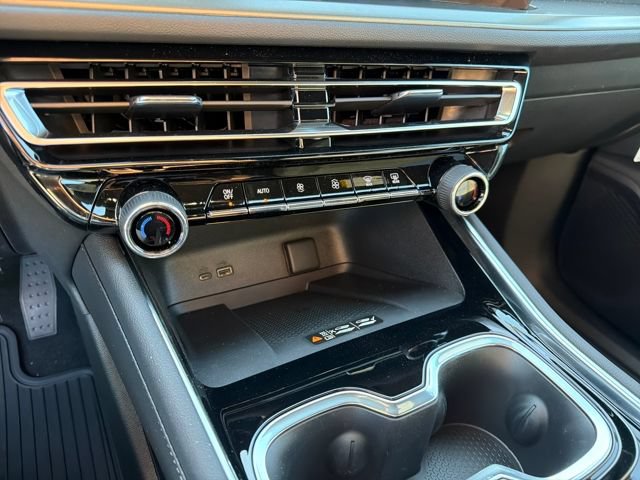 New 2026 Chevrolet Traverse LT w/ Sun and Wheel Package FWD image 30