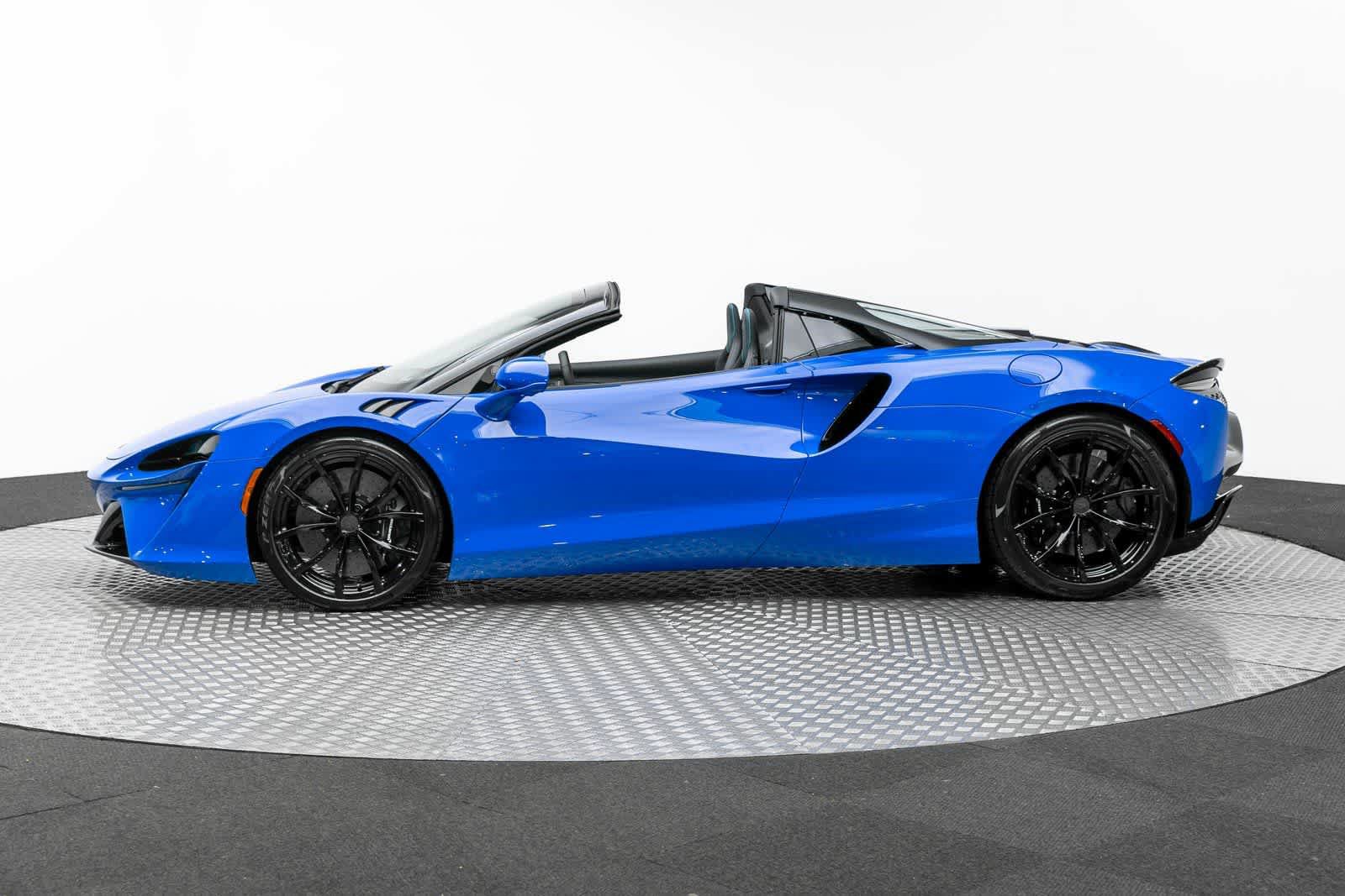 New 2025 McLaren Artura Spider RWD image 3