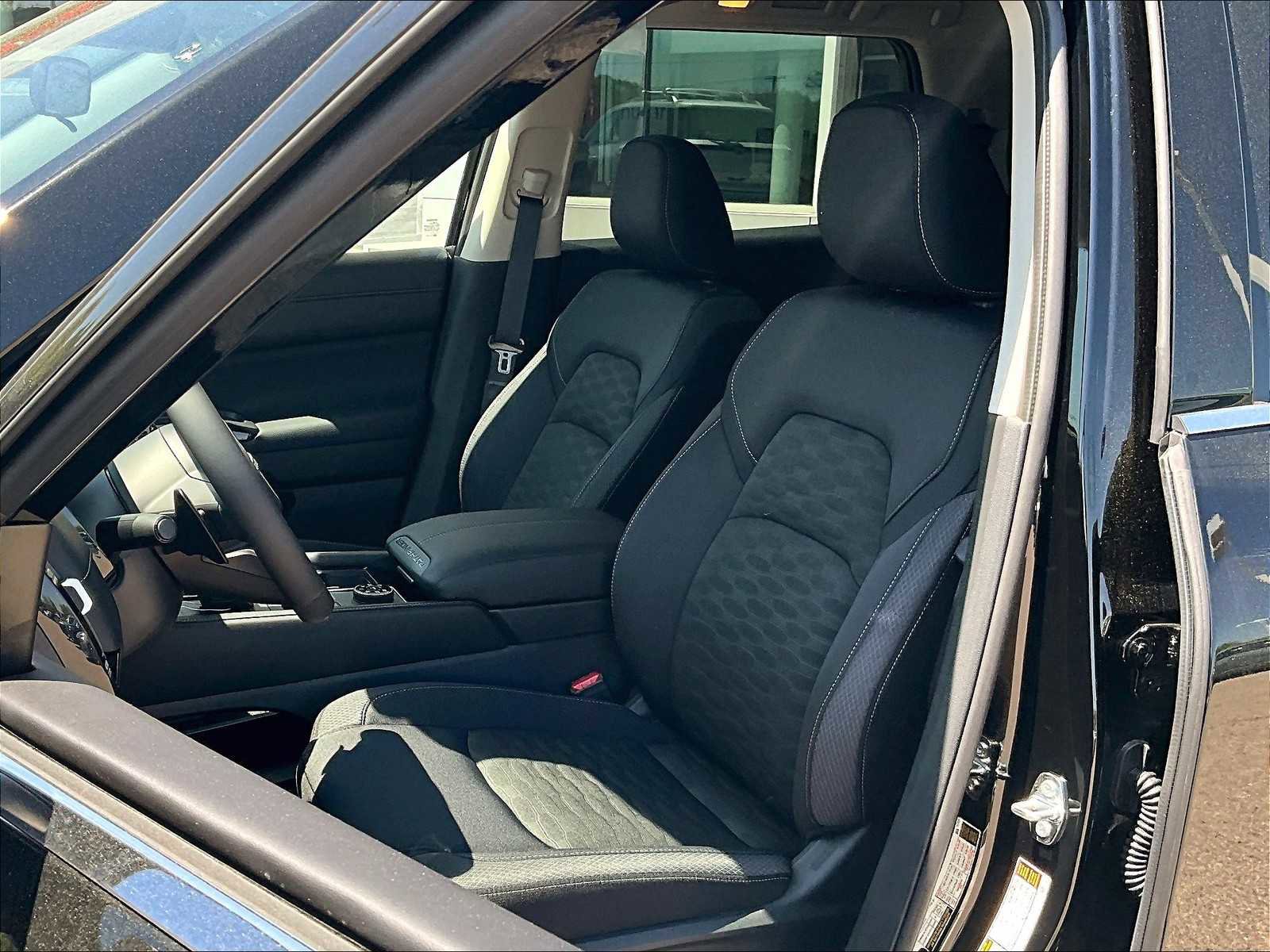 New 2025 Nissan Pathfinder SV image 10