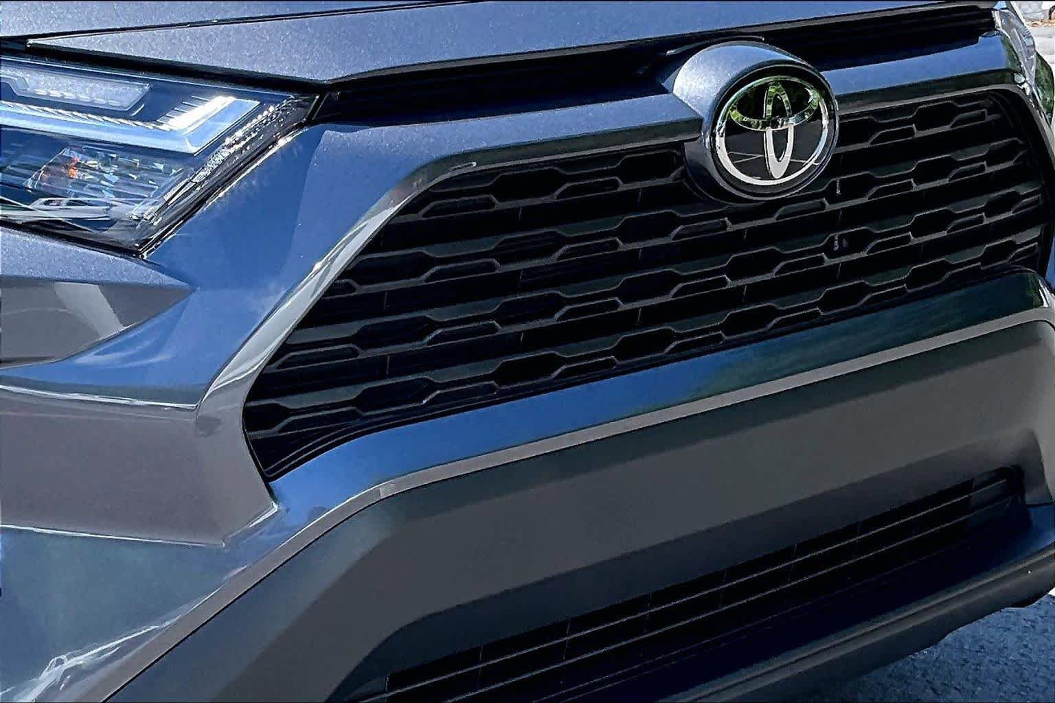 Certified 2025 Toyota RAV4 XLE w/ Convenience Package FWD image 30