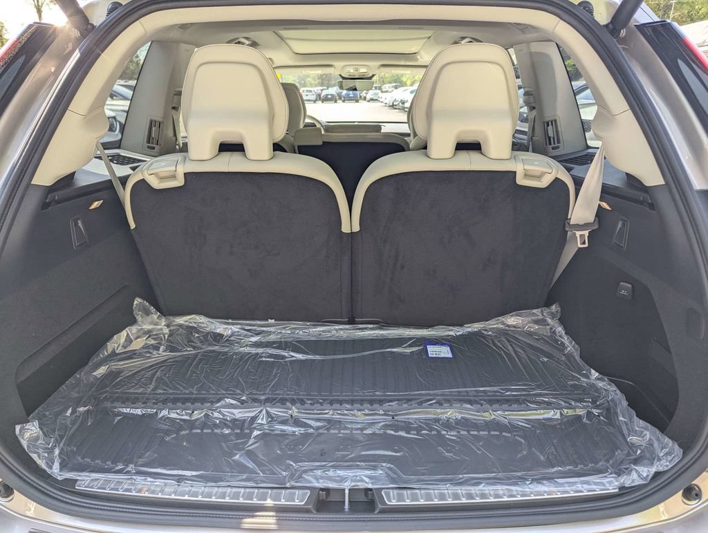 New 2026 Volvo XC90 T8 Ultra w/ Protection Package AWD/4WD image 6