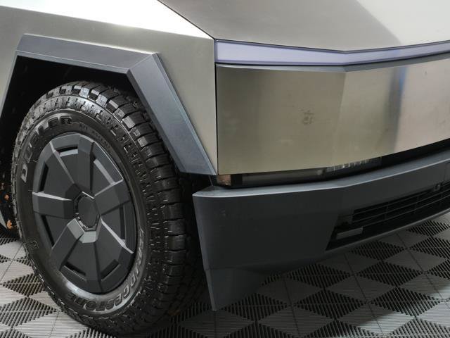 Used 2025 Tesla Cybertruck AWD Crew Cab image 10