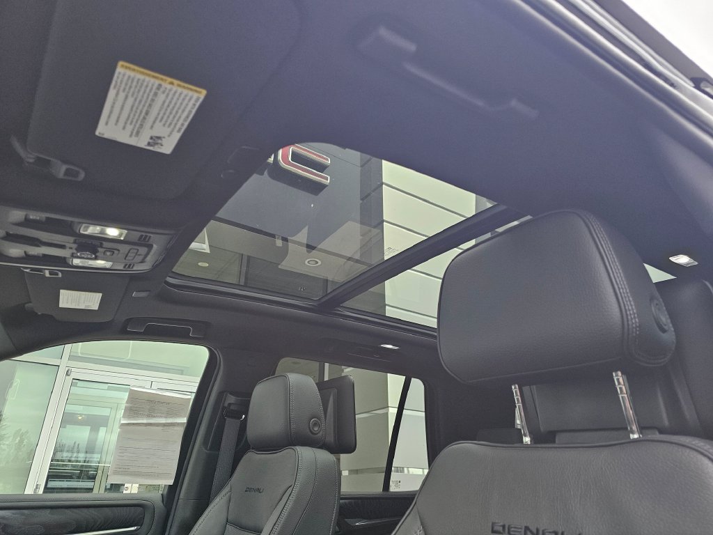 Used 2021 GMC Yukon Denali w/ Denali Ultimate Package AWD/4WD image 26