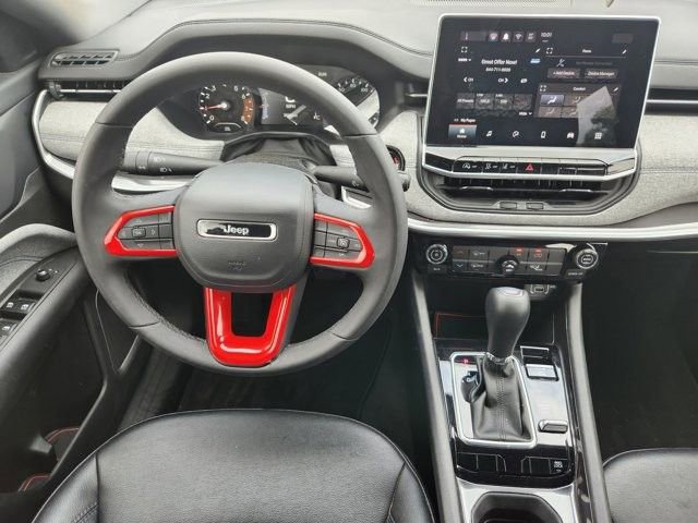 Used 2024 Jeep Compass Latitude image 27