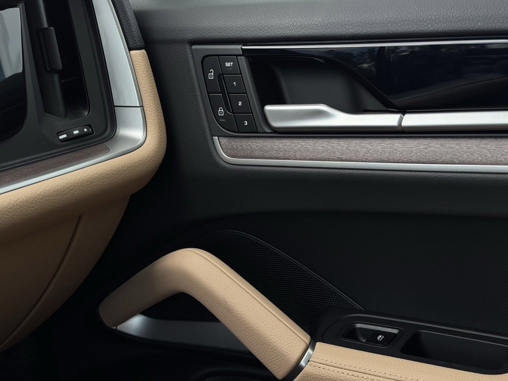 New 2025 Porsche Cayenne E-Hybrid image 51