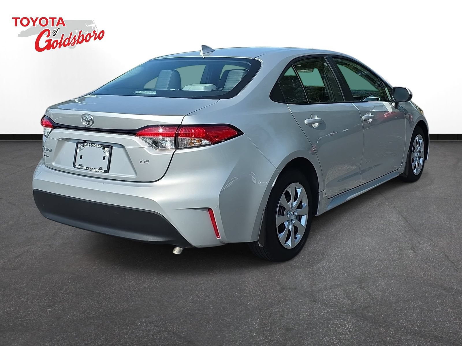 Used 2025 Toyota Corolla LE FWD image 5