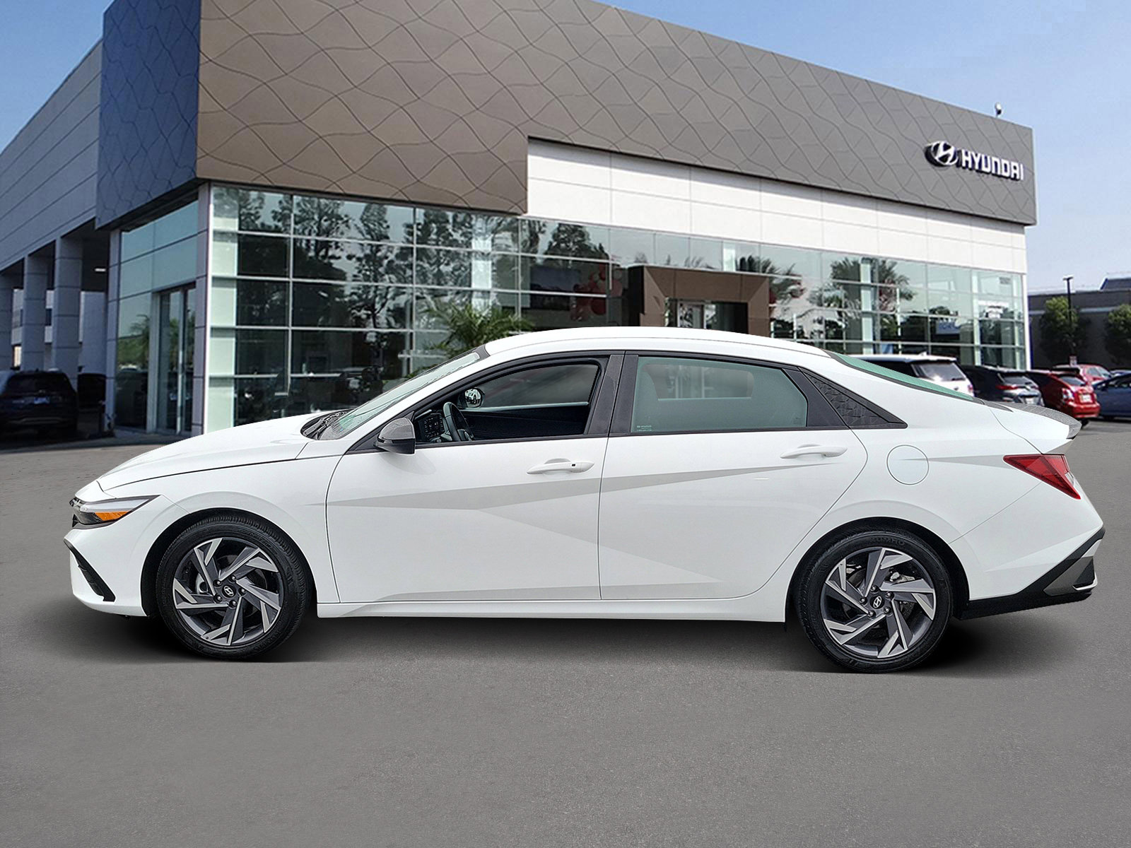 Certified 2025 Hyundai Elantra Sport w/ Cargo Package image 3