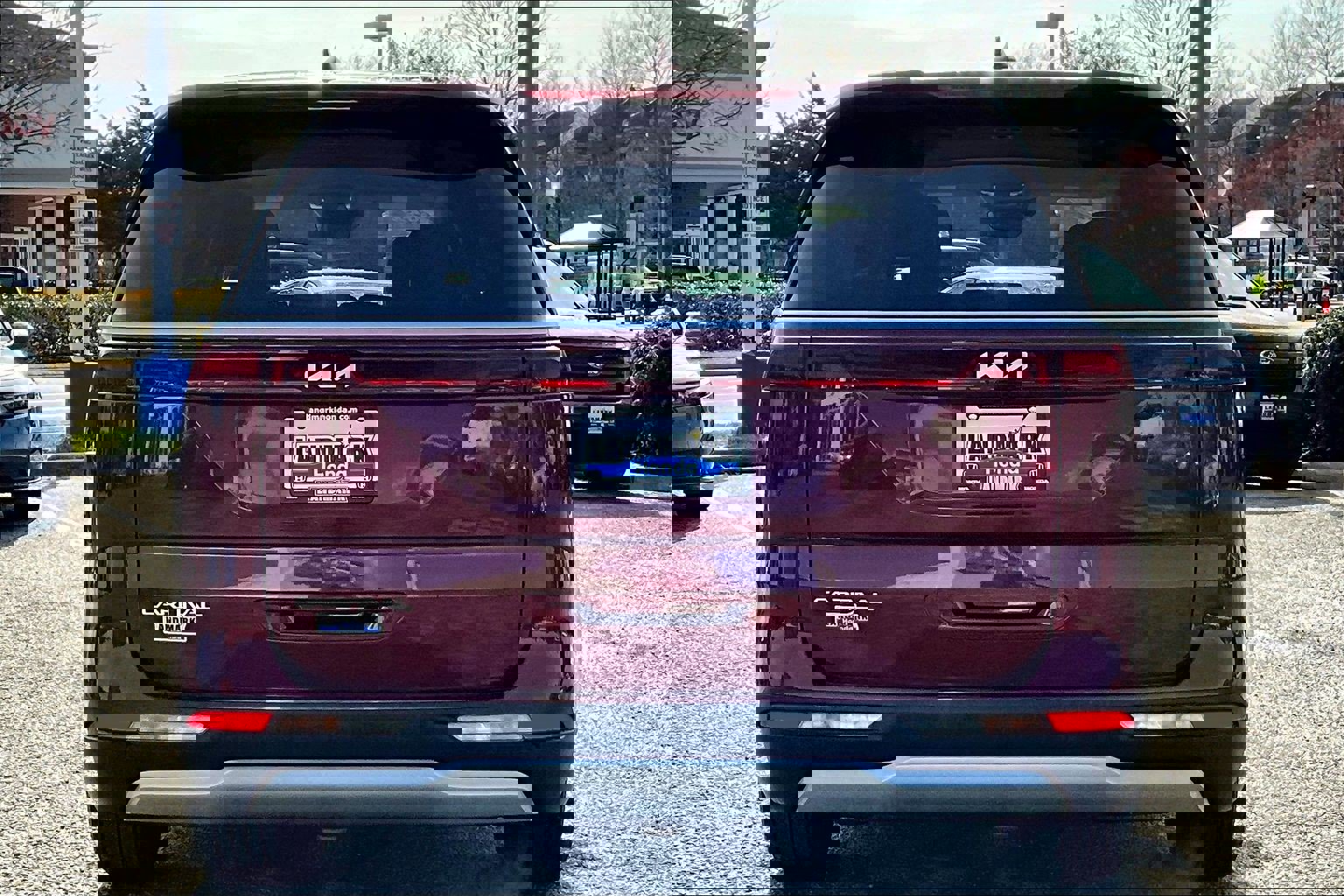 Used 2023 Kia Carnival LX image 4