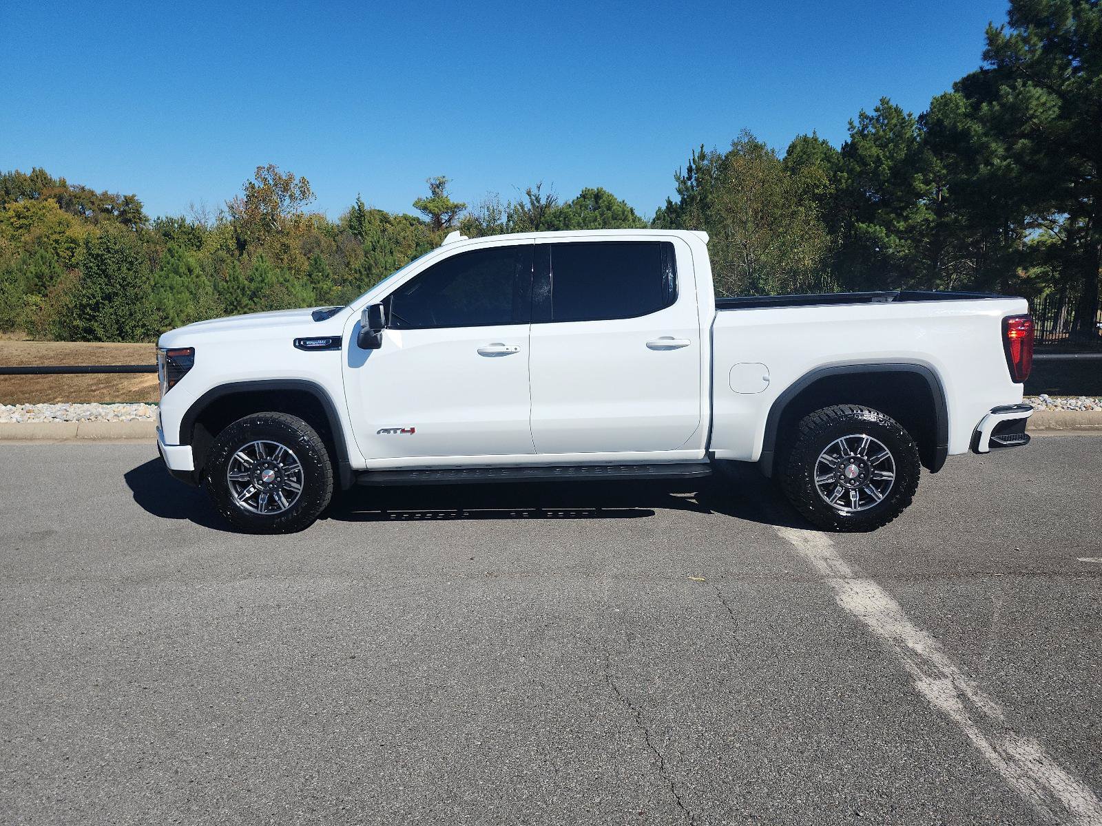 Used 2024 GMC Sierra 1500 AT4 w/ Technology Package AWD/4WD image 2