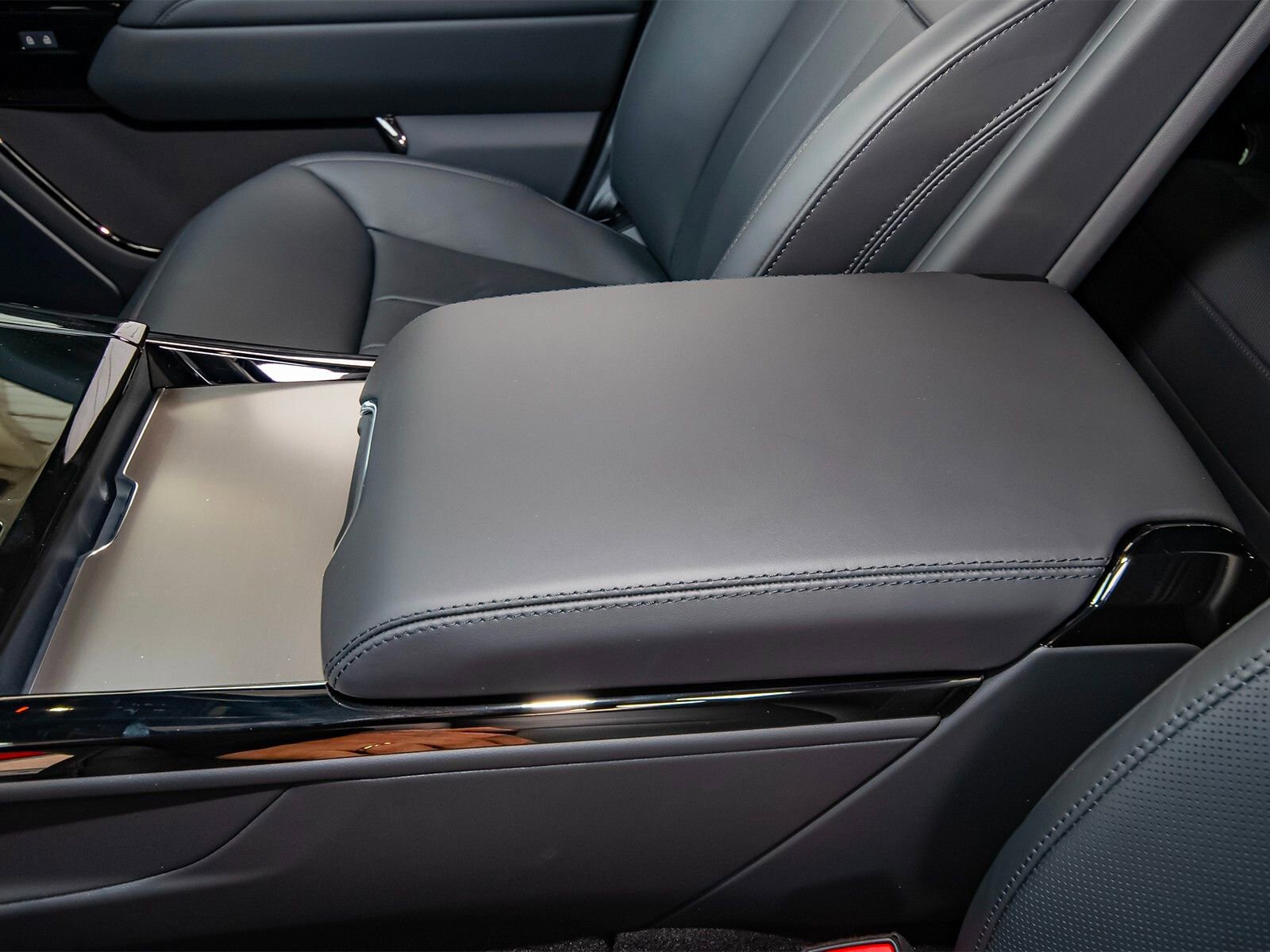 New 2025 Land Rover Range Rover Sport Dynamic SE image 31