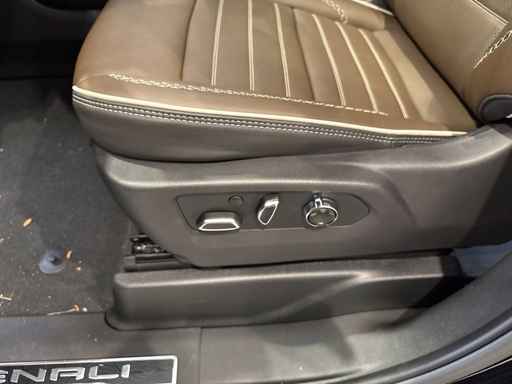 New 2026 GMC Yukon XL Denali Ultimate w/ LPO, Floor Liner Package AWD/4WD image 29