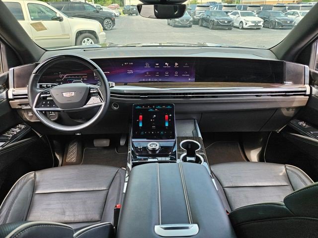 Certified 2025 Cadillac Escalade Premium Luxury AWD/4WD image 16