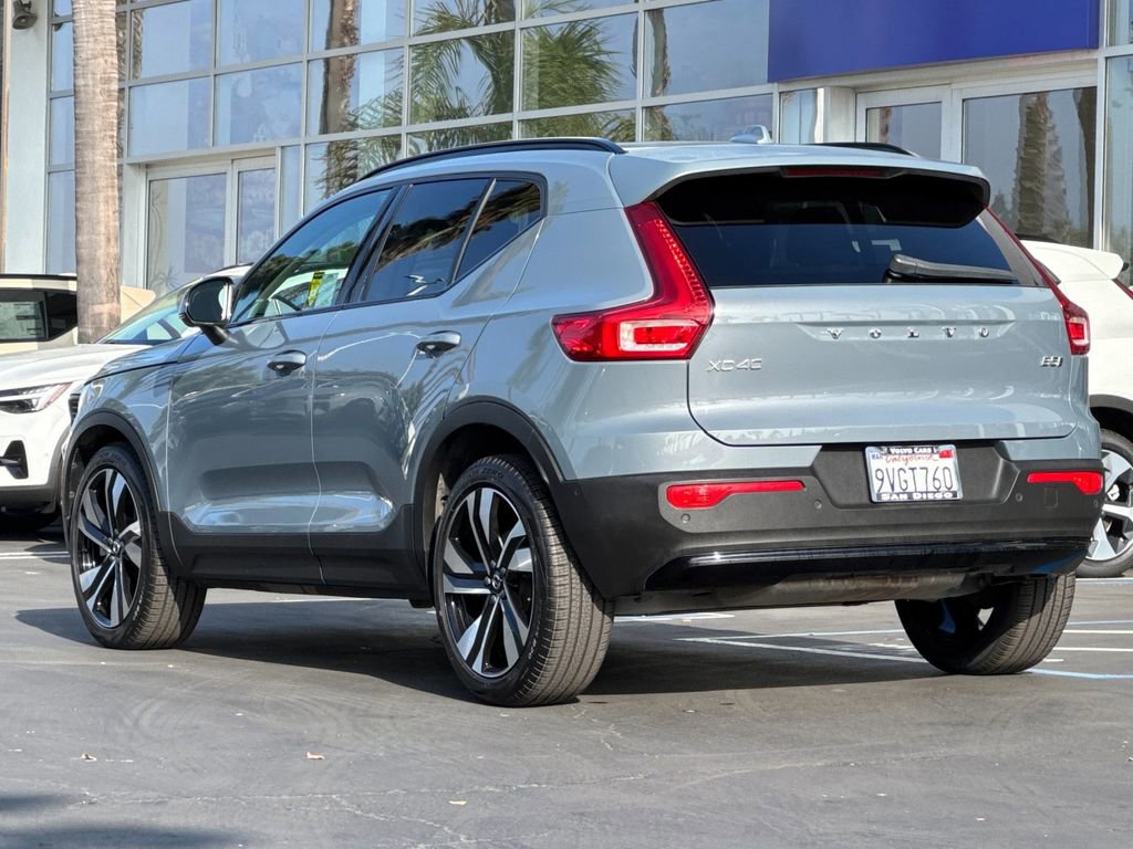 Certified 2023 Volvo XC40 B5 Ultimate w/ Climate Package image 3