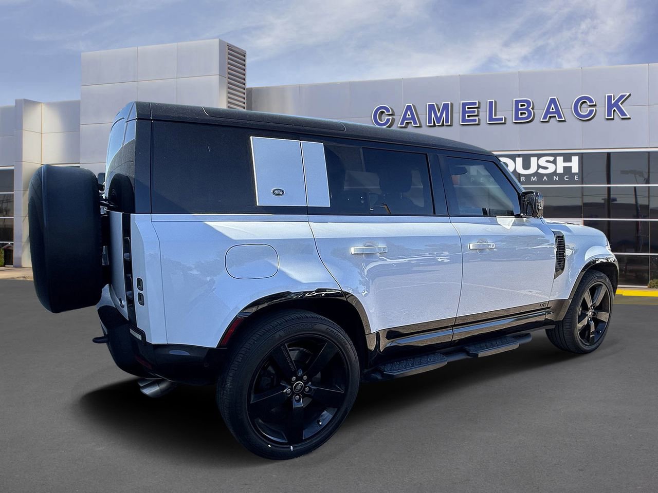 Used 2023 Land Rover Defender 110 V8 image 5