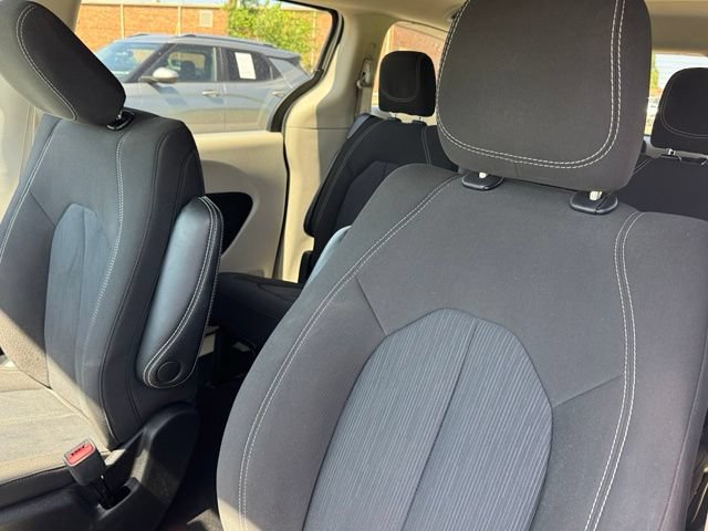 Used 2023 Chrysler Voyager LX FWD image 11