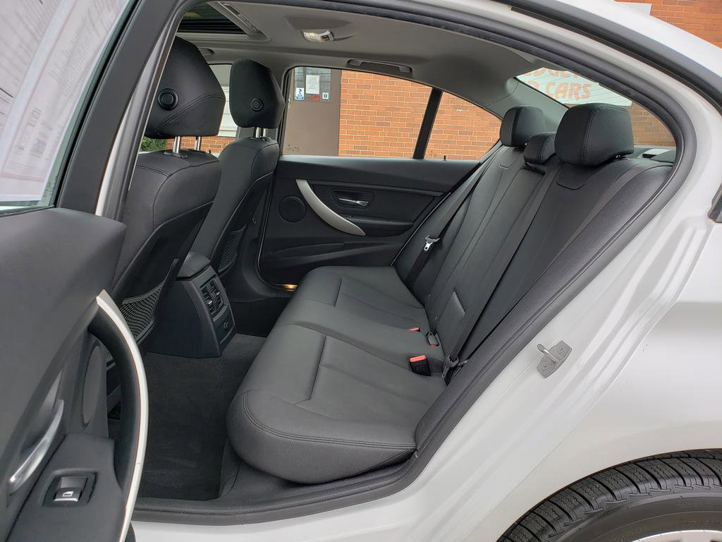 Used 2018 BMW 320i xDrive Sedan image 11