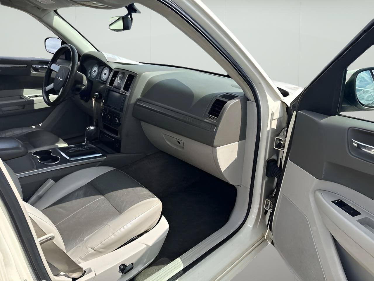 Used 2008 Chrysler 300 Touring RWD image 21