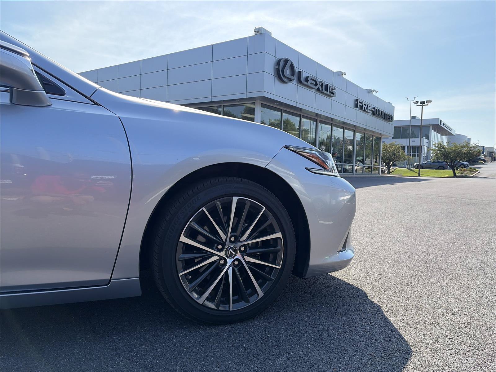 Used 2025 Lexus ES 350 w/ Premium Package FWD image 16