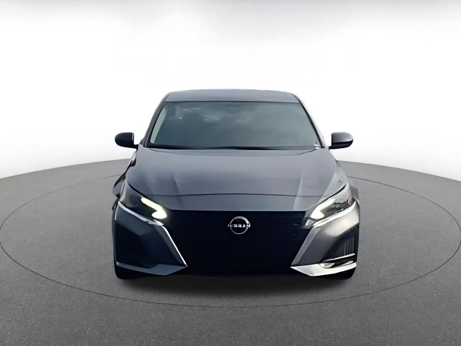 Used 2025 Nissan Altima 2.5 SV image 11