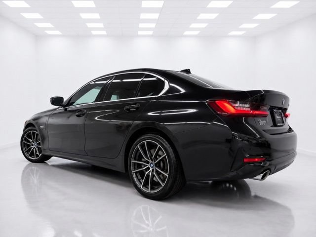Used 2022 BMW 330e RWD image 4