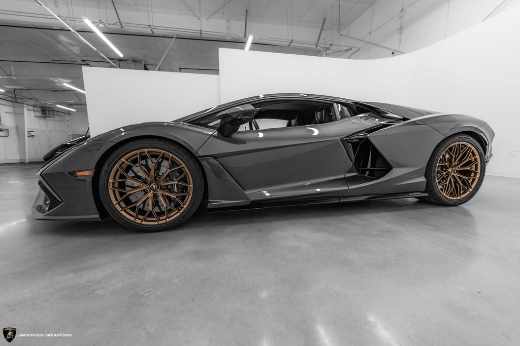 Used 2026 Lamborghini Revuelto AWD/4WD image 22