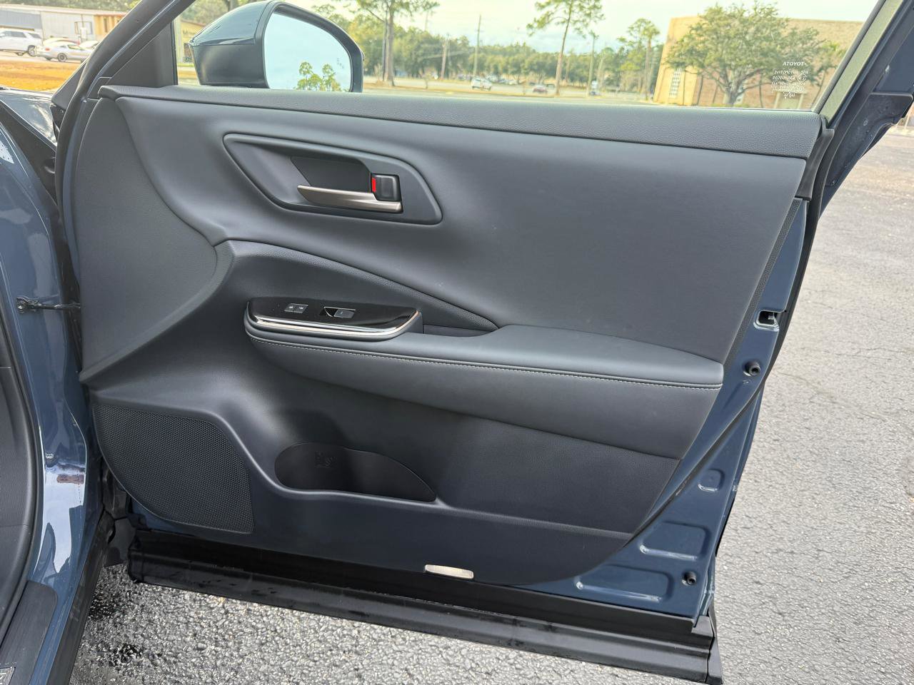 Used 2025 Toyota Crown XLE AWD/4WD image 16