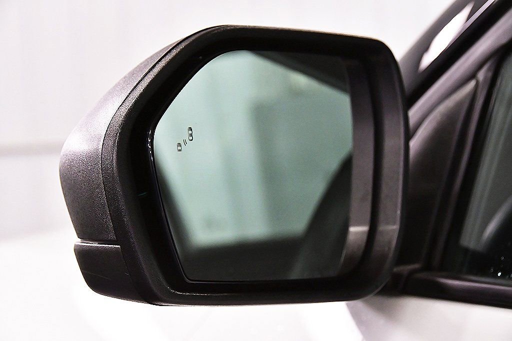 Used 2024 Ford Explorer XLT w/ Class IV Trailer Tow Package image 14