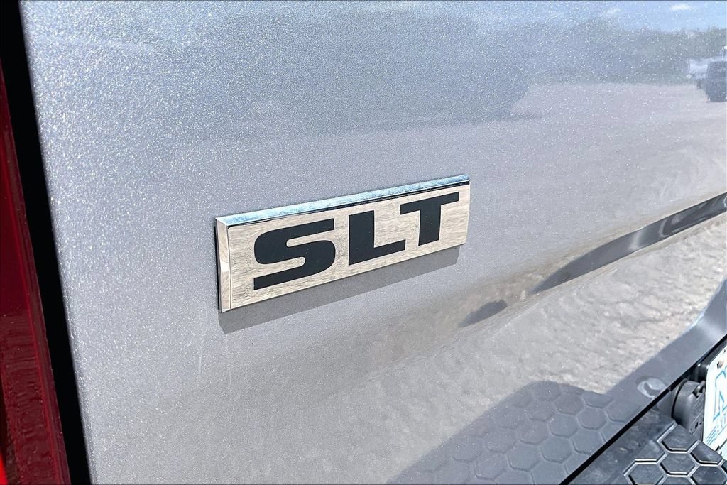 Used 2020 RAM 1500 Classic SLT w/ Luxury Group RWD image 8