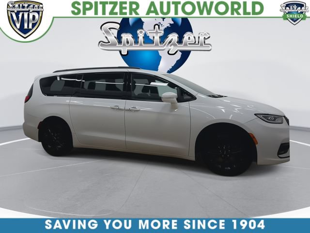 Used 2021 Chrysler Pacifica Touring w/ S Appearance Package FWD image 2