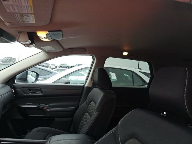 Used 2024 Nissan Pathfinder SV image 17