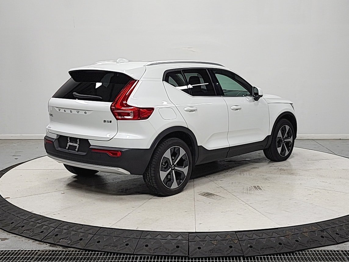 Used 2024 Volvo XC40 B5 Plus AWD/4WD image 8