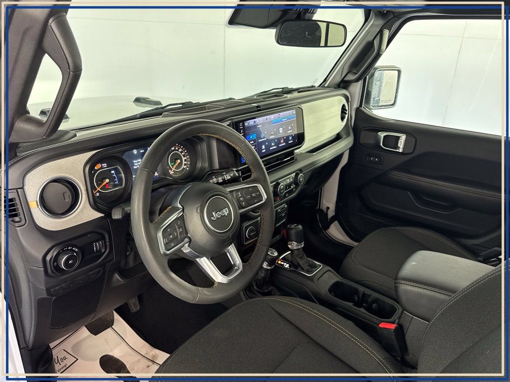 Certified 2025 Jeep Wrangler Unlimited Sahara AWD/4WD image 18