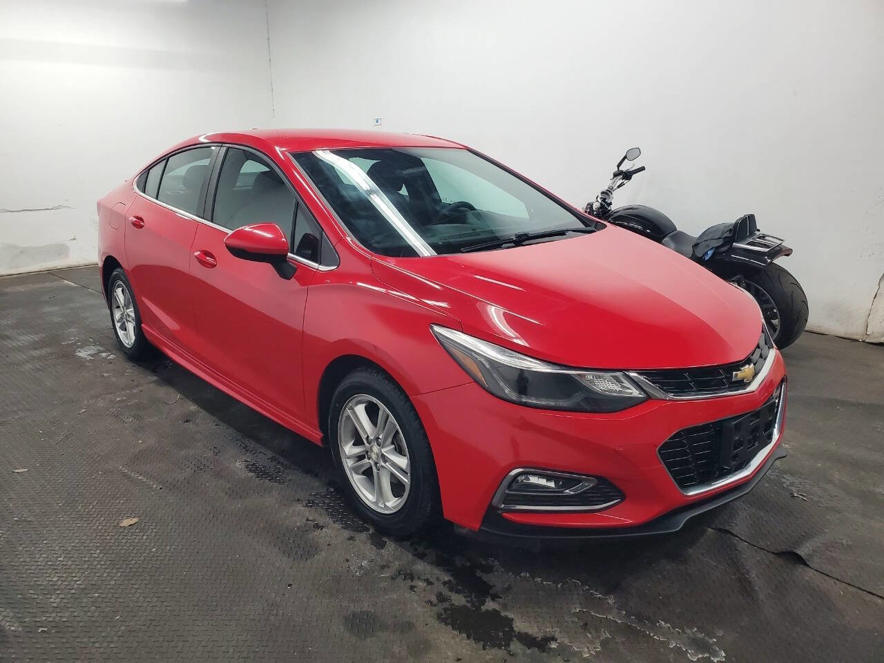 Used 2017 Chevrolet Cruze LT image 3