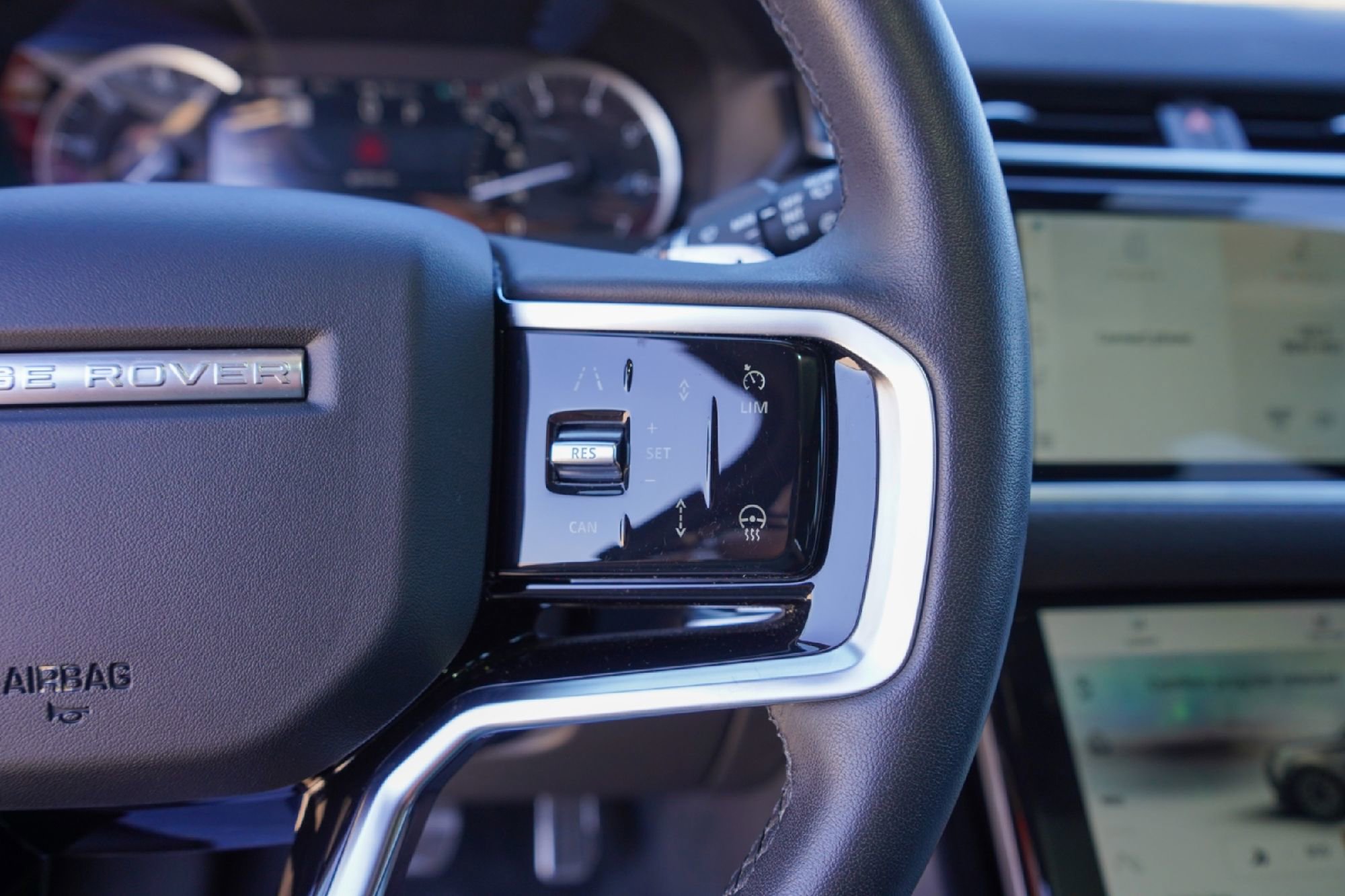Used 2023 Land Rover Range Rover Velar R-Dynamic S image 11