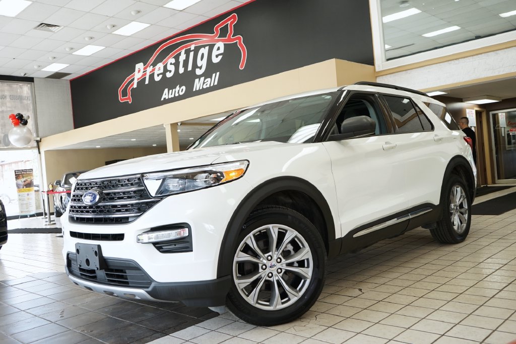 Used 2023 Ford Explorer XLT w/ Equipment Group 202A AWD/4WD image 22