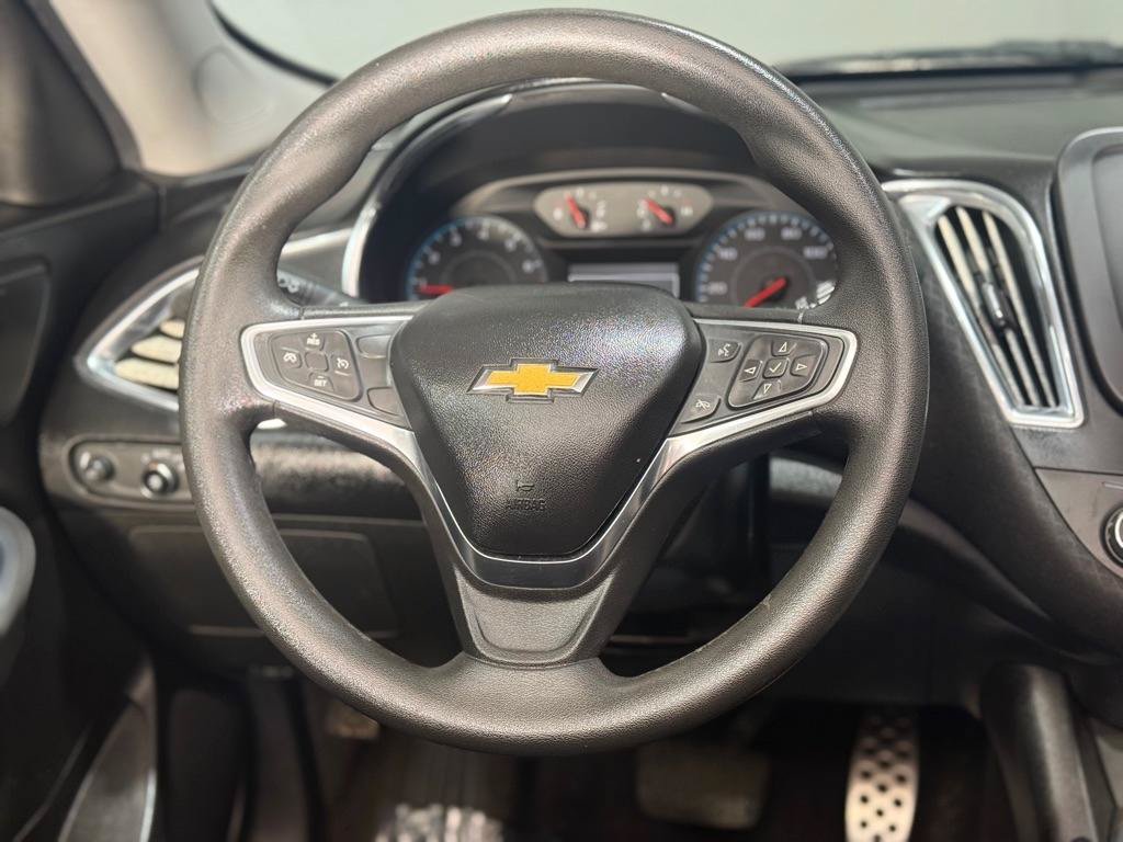 Used 2017 Chevrolet Malibu LT FWD image 14