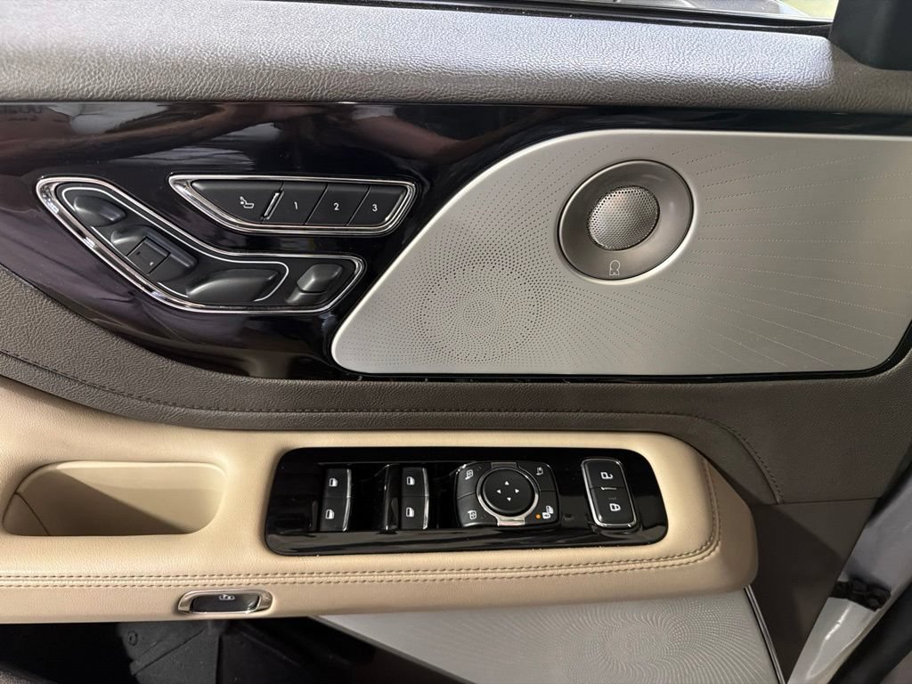 Used 2020 Lincoln Aviator Reserve w/ Equipment Group 201A RWD image 24