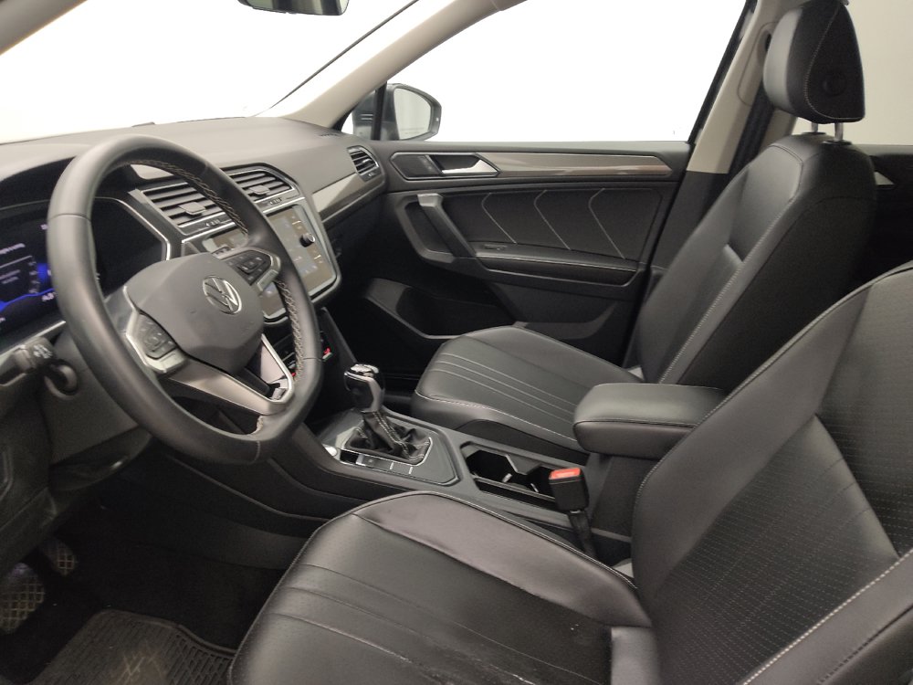 Used 2023 Volkswagen Tiguan SE w/ Panoramic Sunroof Package FWD image 17