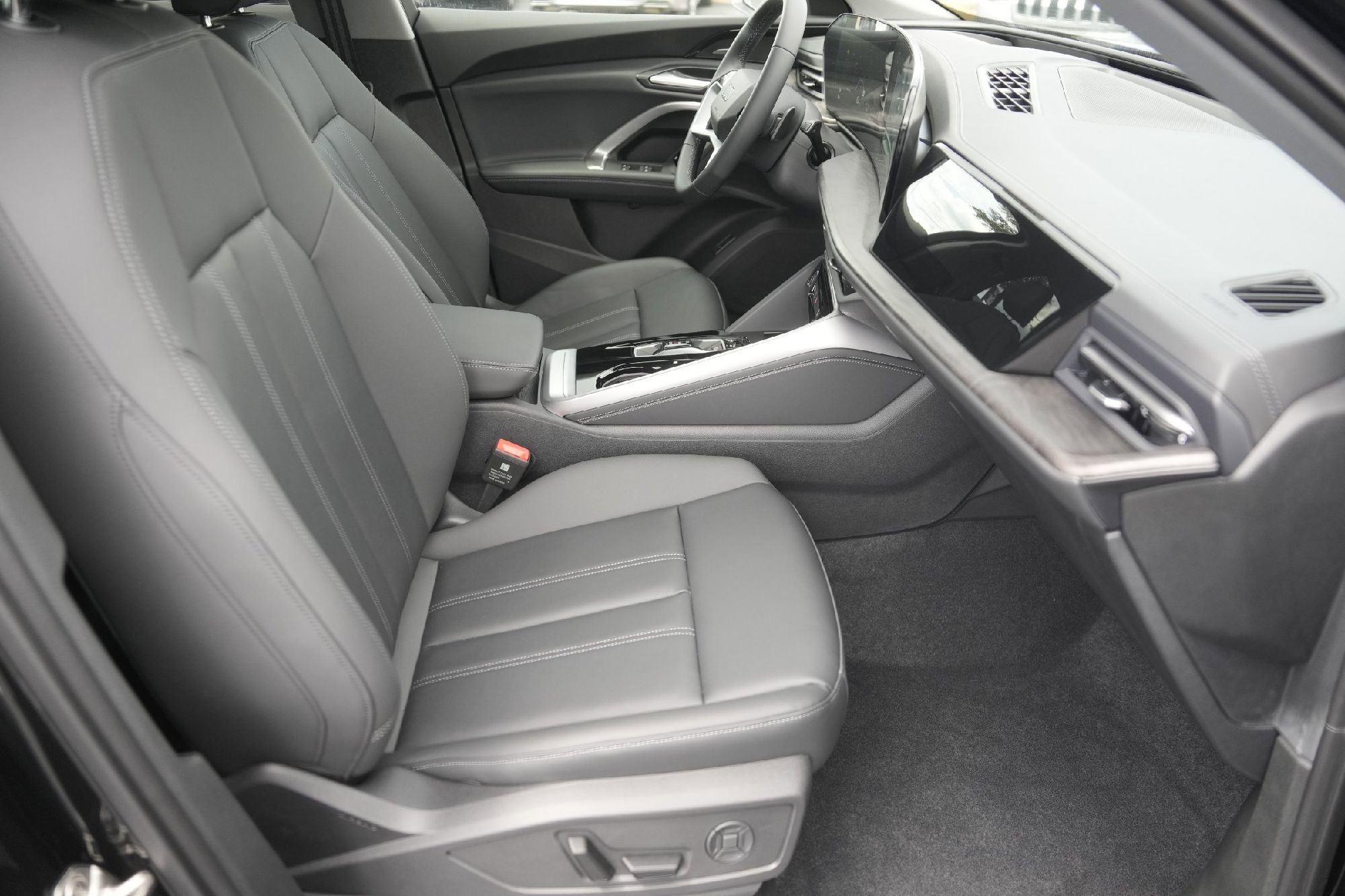 New 2025 Audi Q5 Premium Plus image 14