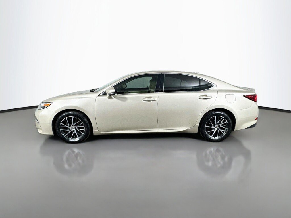 Used 2017 Lexus ES 350 w/ Premium Package FWD image 2