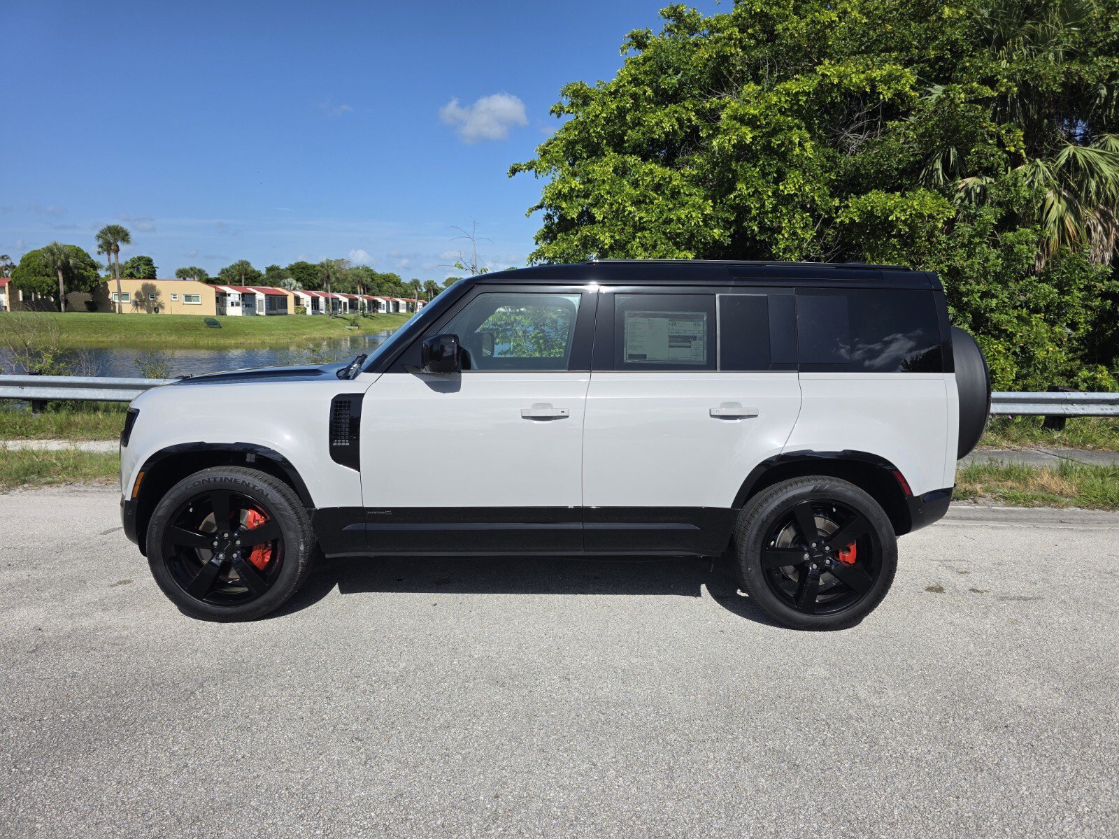 New 2026 Land Rover Defender 110 X AWD/4WD image 7
