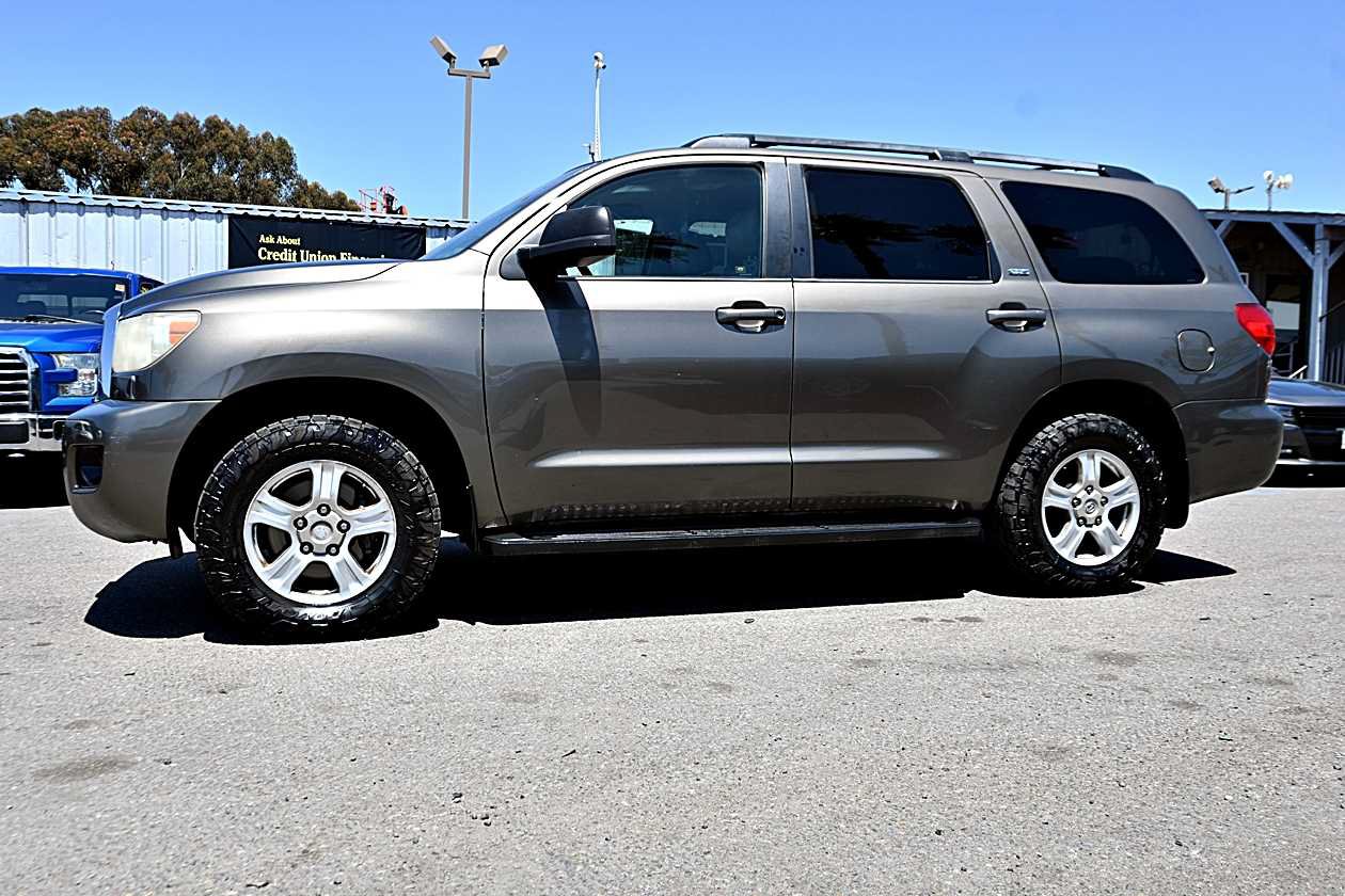 Used 2012 Toyota Sequoia SR5 RWD image 4