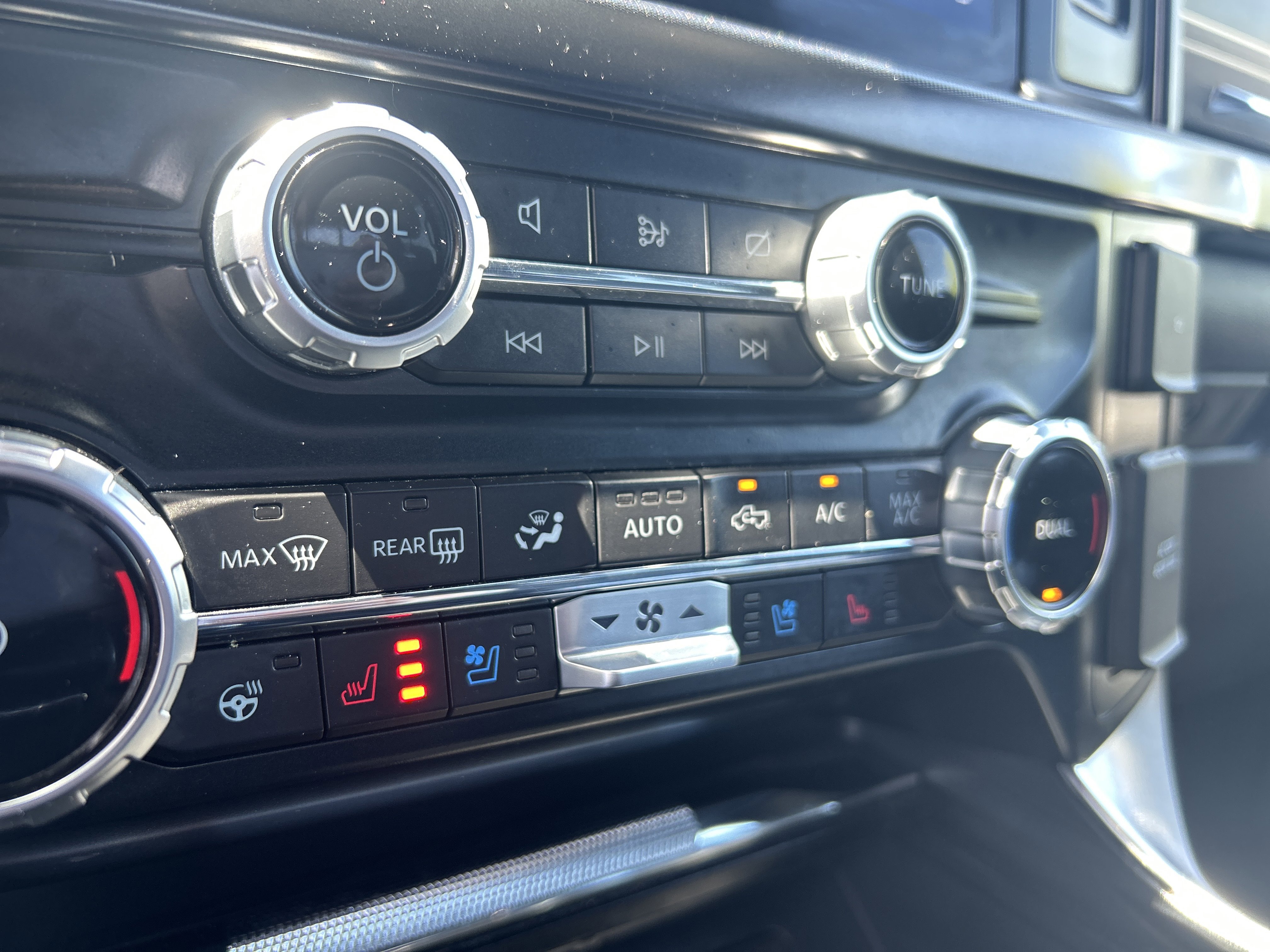 Used 2023 Ford F150 Platinum w/ FX4 Off-Road Package AWD/4WD image 30