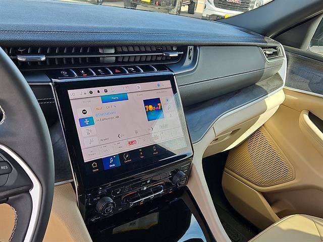 Used 2024 Jeep Grand Cherokee L Limited image 18