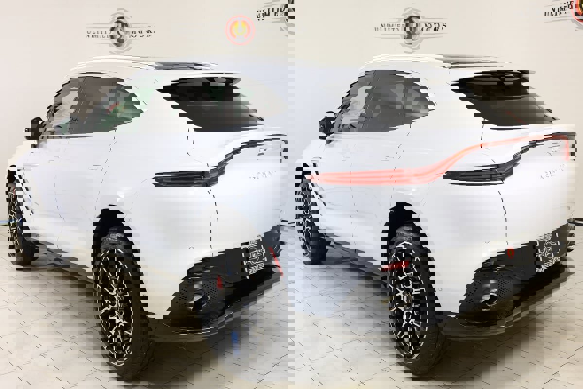 Used 2021 Aston Martin DBX image 4